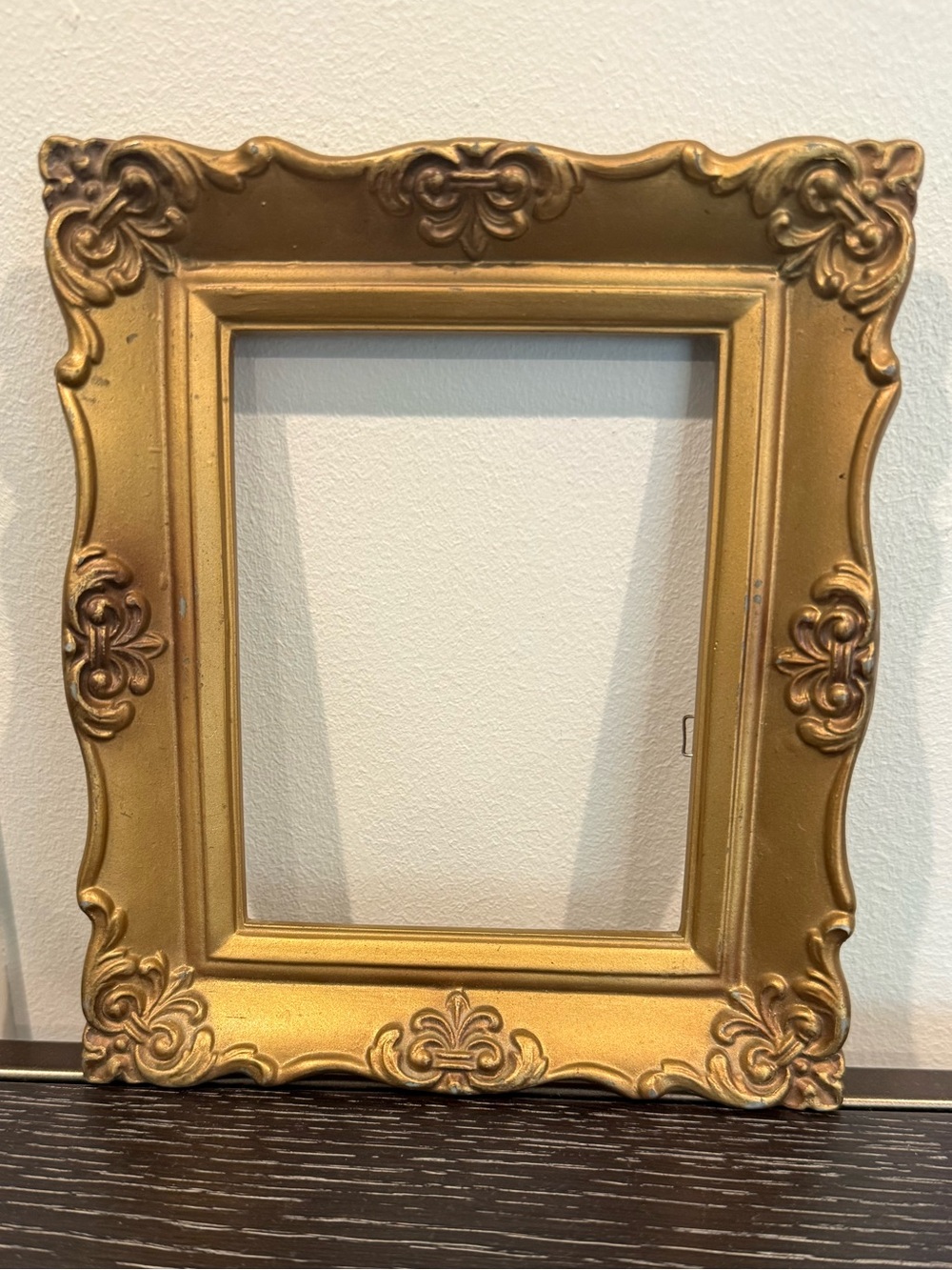 VTG USA Picture Photo Frame Faux Carved Wood Baroque Scalloped Edge